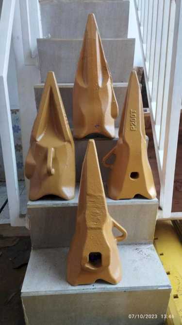 Komatsu excavator bucket teeth P020TL,P025TL,P030TL,P040TL,P050TL,P070TL,P085TL,P0120TL,P0200TL