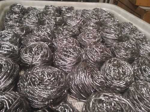 STAINLESS STEEL SCRUBBERS & WIRES